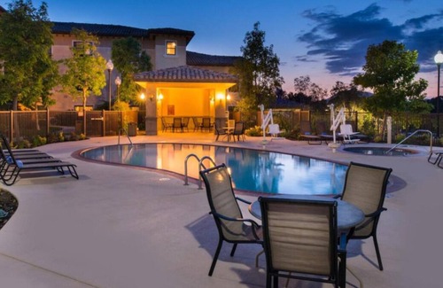 Thousand Oaks House | Pet-Friendly Rooms in Thousand Oaks! Five Units, Pool