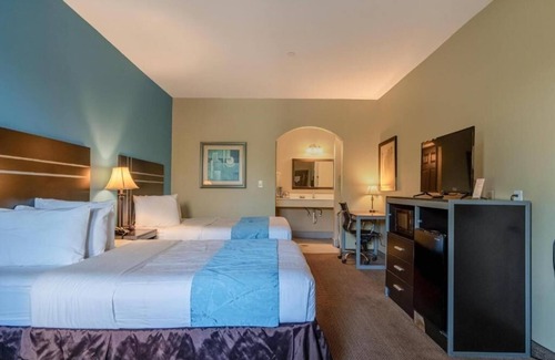 Moulton Hotel | Pet Friendly Room With Parking Near Kloesel’s And Breakfast Included