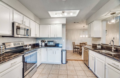 Plano House | Pet-friendly SFH across the street from park & playground