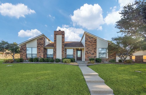 Plano House | Pet-friendly SFH across the street from park & playground