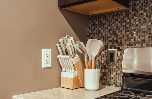 South Side Slopes Apartment | Pet-Friendly Southside Getaway - Sleeps 12