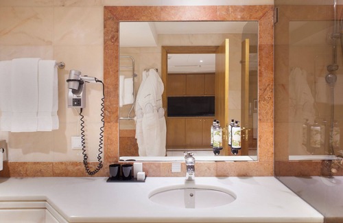 Santo Antonio Hotel | Pet-Friendly Space at Altis Suites – Three Contemporary Units in Lisbon, Kitchen