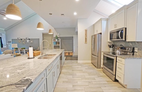 Sea Pines House | PET FRIENDLY Sea Pines home! Private pool, Sleeps 10!