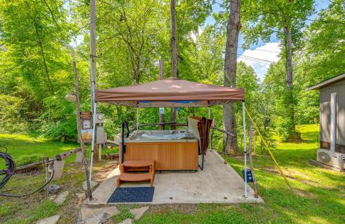 Qualla Apartment | Pet-Friendly Vacation Rental Cabin in Whittier