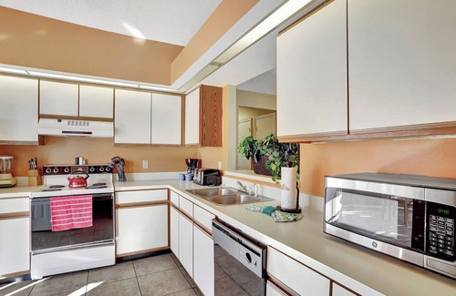 Buena Ventura Lakes House | Pet-friendly vacation home, private pool, fully fenced in backyard, free WiFi