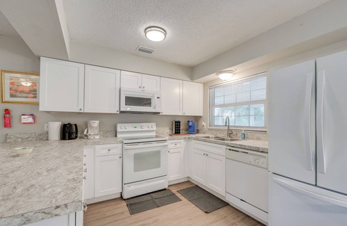Summerfield House | Pet-Friendly Yard: Summerfield Home Near Golf