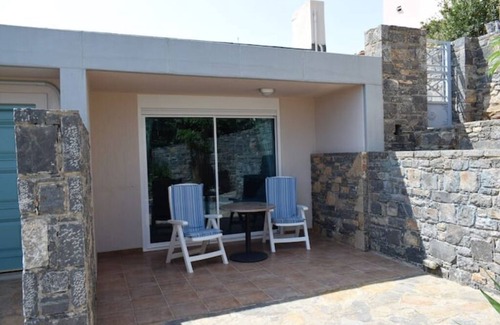 Mavrikiano Apartment | Petfriendly studio with sea view