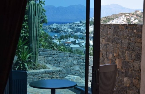 Mavrikiano Apartment | Petfriendly studio with sea view