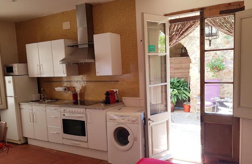 Pals Apartment | Petit apartament amb pati al poble de Pals