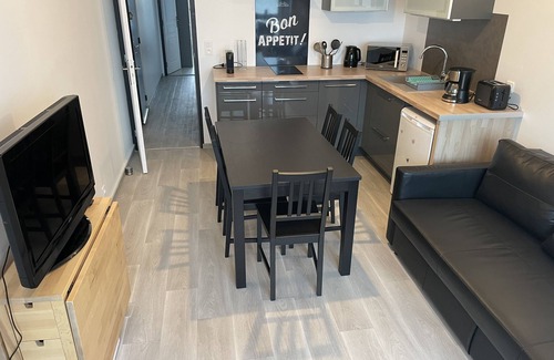 Courseulles-sur-Mer Apartment | Petit Cocon Courseullais with 2-star sea view