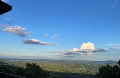 Morrilton House | Petit Jean Mountain Bluff Point Cottage - On the cliff's edge! ADULTS ONLY