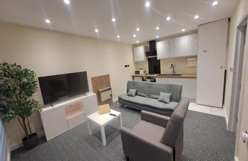 Walkden Apartment | Petit Plaisir