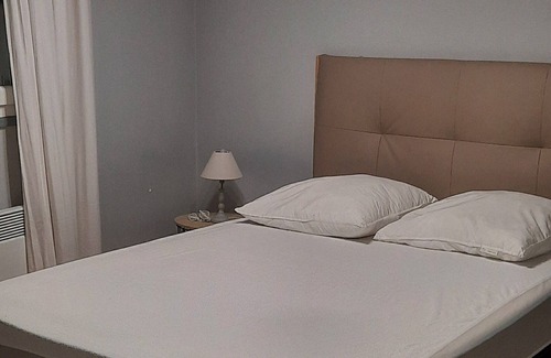Saint-Cyprien Apartment | Petite Appartement Avec Jardinet qui Domine le Village de Saint Cyprien