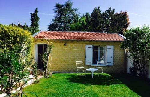 Le Perray-en-Yvelines Bed & Breakfast | Petite Maison Entre Rambouillet et la Vallée de Chevreuse