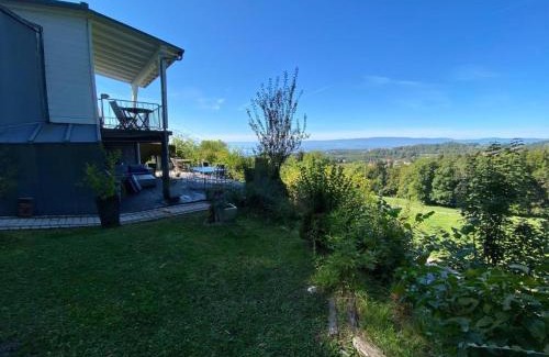 Belmont-sur-Lausanne House | Petite maison à l'orée des bois vue magnifique sur le lac zenitude et plénitude