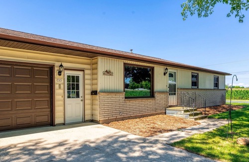 Algoma Cabin | Pets Allowed, Lake MI Fishing, Door Cty Access - Catch and Relax