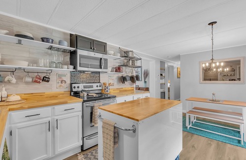 Newport House | Pets Welcome! Steps to the water on Bogue Sound!