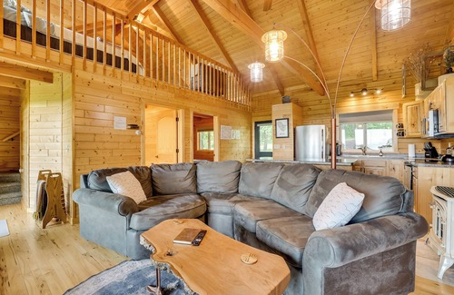 Mindoro Cabin | 'Pettinger' Getaway w/Views in Mindoro!