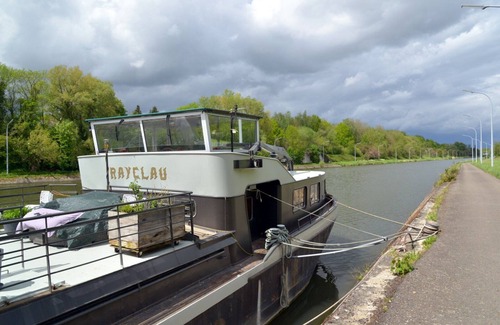 Braine-le-Comte Boat Rental | Petty lodge accommodation on the Rayclau barge