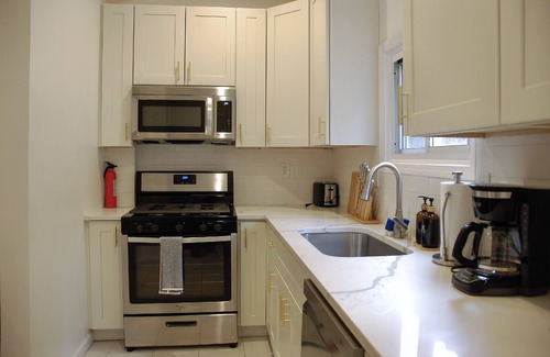 East Liberty Apartment | PGH Delight - 2B/1B, ALL NEW w/Free Street Parking, Perfect for family vacation
