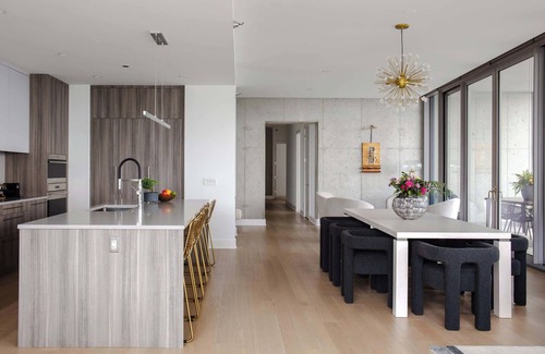 The Loop Apartment | PH w/Bean & Lake Views, An Elite Stay