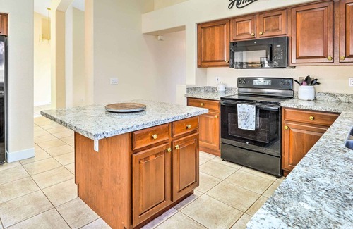 Entrada House | Phoenix Home: Ping Pong Table, Private Yard!