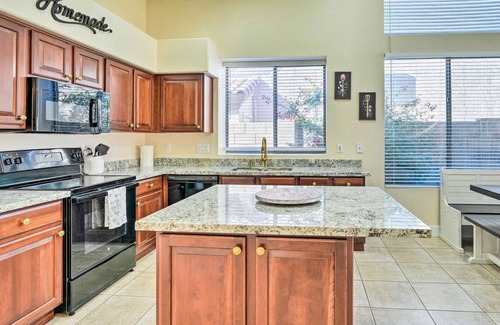 Entrada House | Phoenix Home: Ping Pong Table, Private Yard!