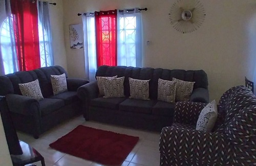 Portmore House | Phoenix Manor - Relax and unwind in the most serene atmosphere