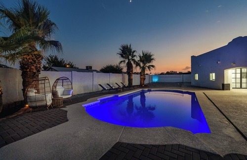 Maryvale House | Phoenix Villa - Private Resort Style backyard, Pool, Volleyball, Putting Green