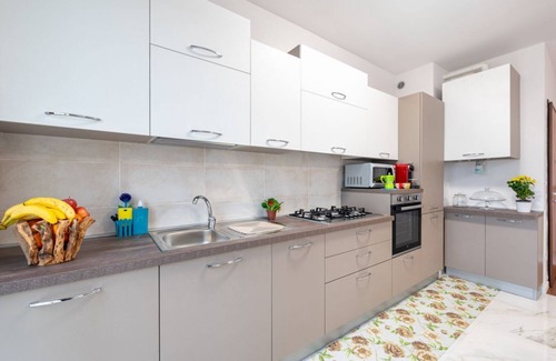 Lubiana Apartment | Picasso Residency: Near Parma's Finest Gems