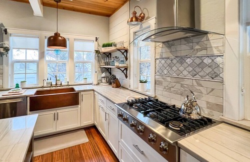 Coeur d'Alene House | Picket Fences- The Ultimate CDA Escape -Walkable Location w/Cozy Decor & Outdoor Dining!