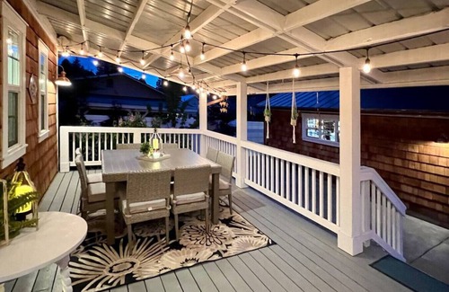 Coeur d'Alene House | Picket Fences- The Ultimate CDA Escape -Walkable Location w/Cozy Decor & Outdoor Dining!