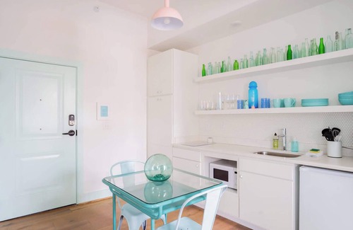 Covington Apartment | Pickle Factory Hotel—8BR Full Hotel w/Free Parking