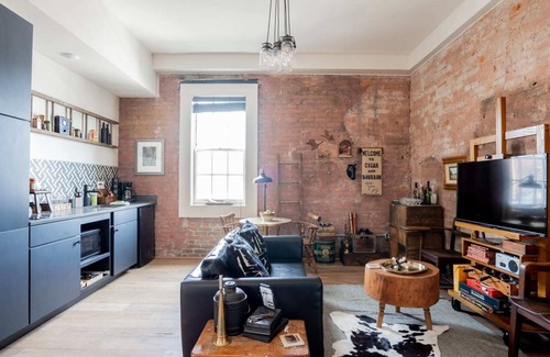 Covington Apartment | Pickle Factory Hotel—8BR Full Hotel w/Free Parking