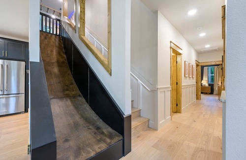 Broken Bow House | Pickleball, Pool, Splash Fountain, Clubhouse, Walking Trails, Basketball, Slide