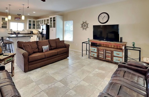 Palm Harbor House | Pickled Pirate | Pet Friendly, Kayaks Provided!