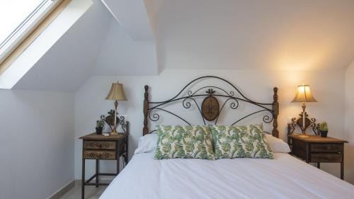 Province of Toledo Apartment | Pico Limón - Living Toledo