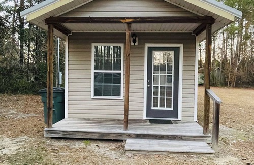 Ludowici House | Picturesque and Peaceful Tiny HousenNestled in Ludowici Ga.