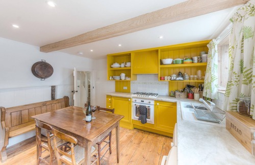 Arundel House | Picturesque cottage in the heart of Arundel sleeps 4/5