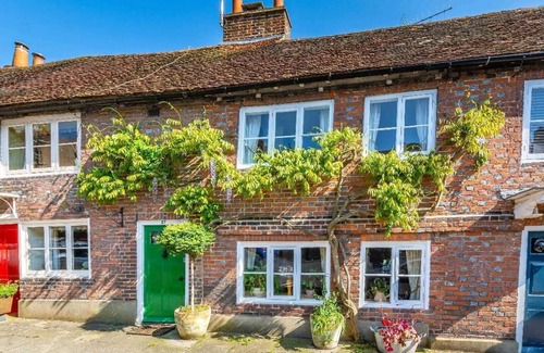Arundel House | Picturesque cottage in the heart of Arundel sleeps 4/5