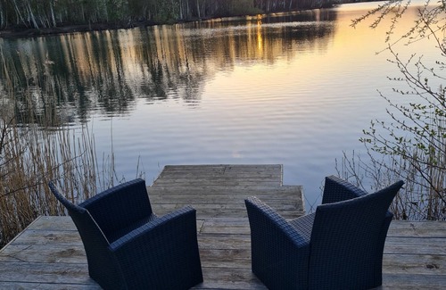 Tattershall House | Picturesque Lakeside 6 Berth Caravan with a private fishing peg