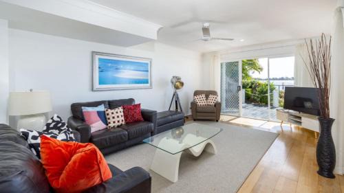 Sandstone Point House | Picturesque Water Views