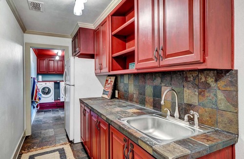 Tyler House | Piece of Paradise: Pool, Pickleball, Pond, Privacy