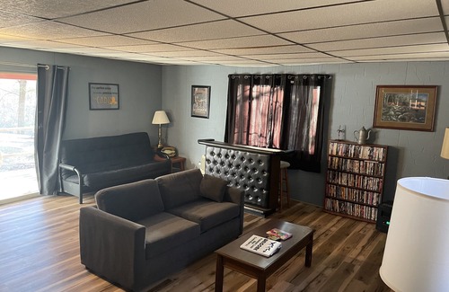 Freeport House | Piedmont lake hunting and fishing cabin