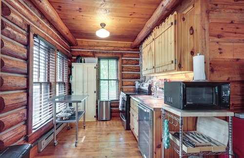 Park Falls Cabin | Pier & Lake-View Patio: Wisconsin Northwoods Cabin
