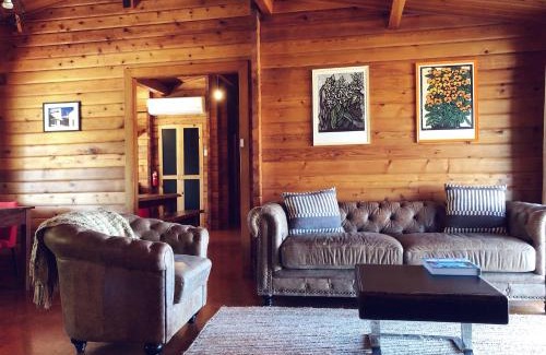 Eurunderee Cabin | Pieter van Gent Winery & Vineyard