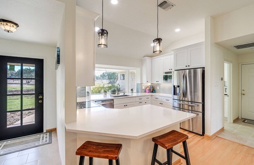 Dripping Springs House | ‘Pin Oak Farmhouse’ w/Patio in Dripping Springs
