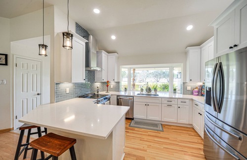 Dripping Springs House | ‘Pin Oak Farmhouse’ w/Patio in Dripping Springs