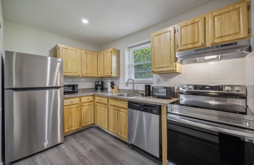 Newark Apartment | Pine Brook 1306 I Modern 2Br Oasis I Free Parking