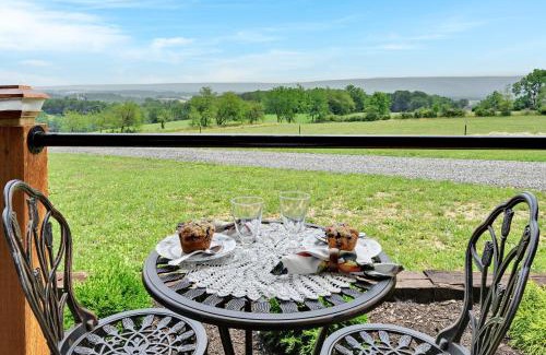 Pine Grove Apartment | Pine Grove Scenic View Unforgettable Love Getaway